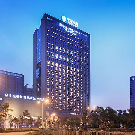 วินด์แฮม แกรนด์ พลาซา รอยัล หัวยู ฉงชิง Hotel ฉงชิ่ง ภายนอก รูปภาพ